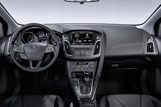 Ford Focus 2015 station wagon — 6