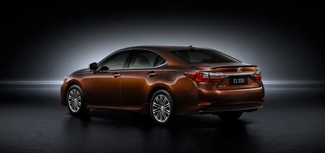 Lexus ES 2015 sedan — 3