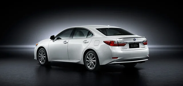 Lexus ES 2015 sedan — 4