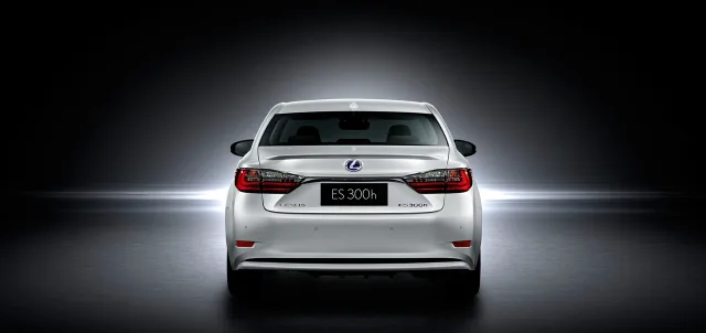Lexus ES 2015 sedan — 8