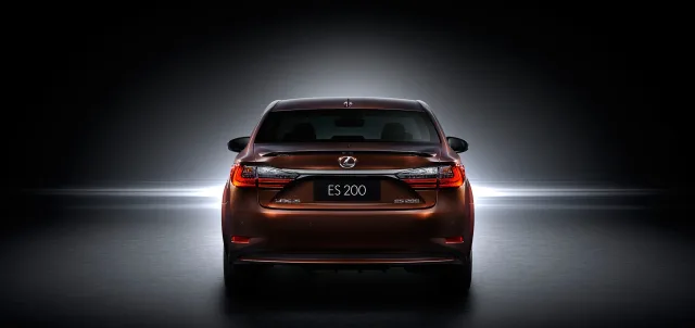Lexus ES 2015 sedan — 9