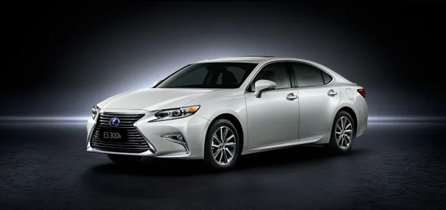 Lexus ES 2015 sedan — 11