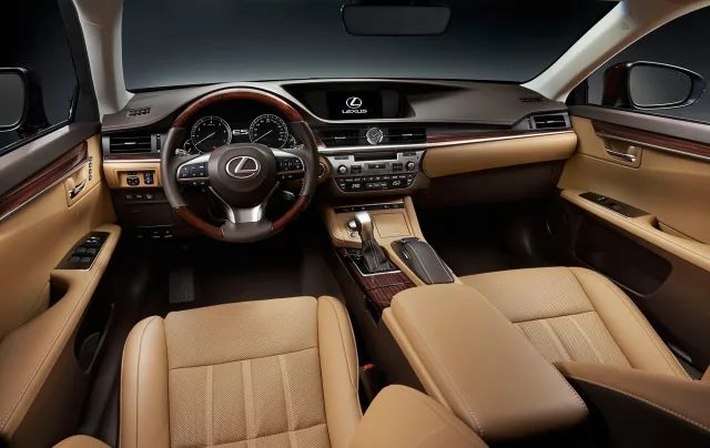 Lexus ES 2015 sedan — 12
