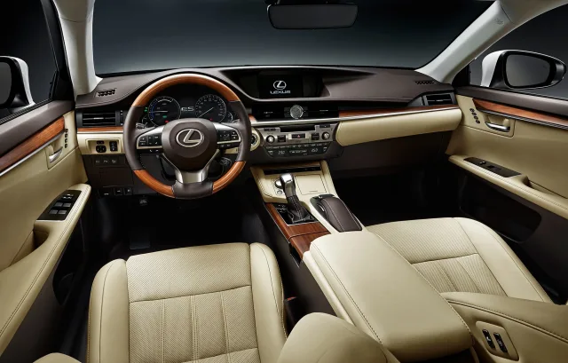 Lexus ES 2015 sedan — 13