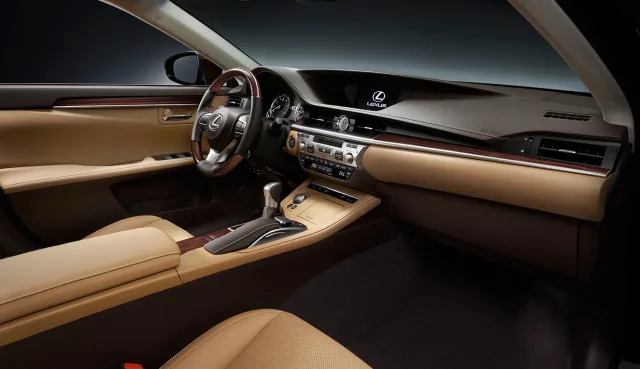 Lexus ES 2015 sedan — 14