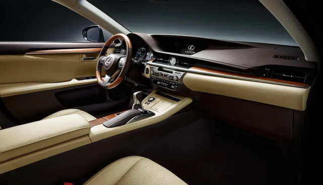 Lexus ES 2015 sedan — 15