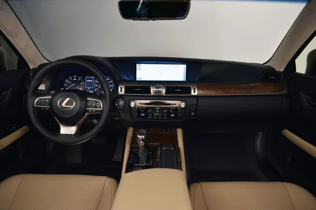 Lexus GS 2015 седан — 10