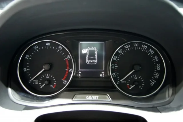 Skoda Fabia 2015 (Шкода Фабия) хэтчбек — 2