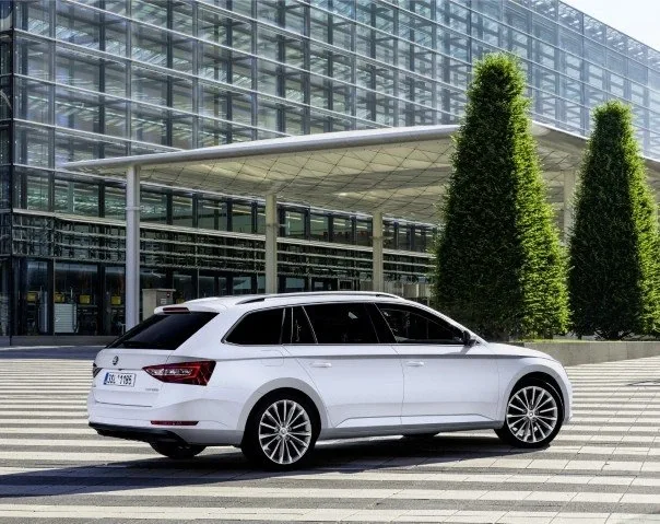 Skoda Superb Combi 1.5 TSI MT Ambition — 3