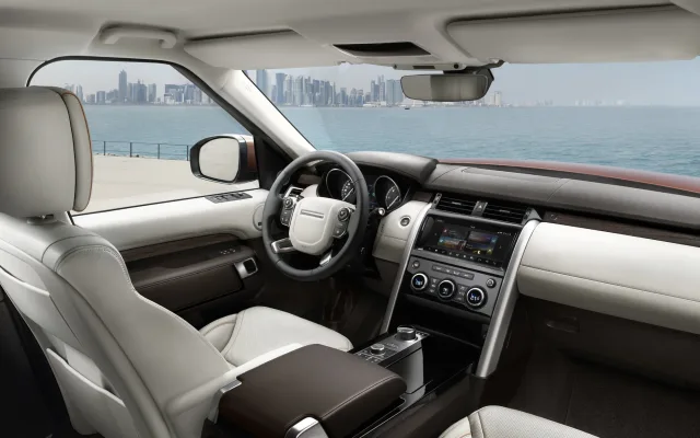Land Rover Discovery 5 2017 SUV — 13