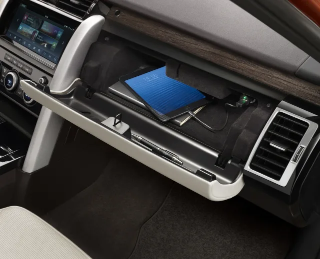 Land Rover Discovery 5 2017 SUV — 18