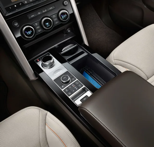 Land Rover Discovery 5 2017 SUV — 25