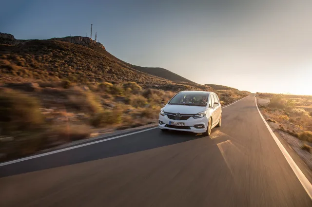 Opel Zafira 2016 мінівен — 4