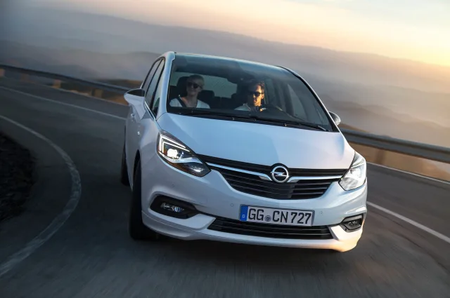 Opel Zafira 2016 мінівен — 9