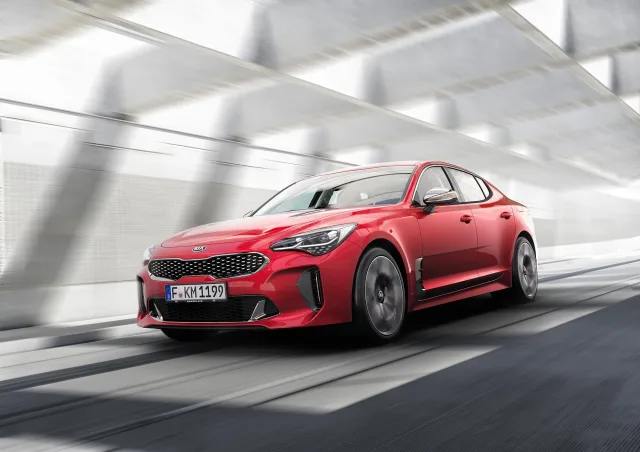 KIA Stinger хетчбек — 3
