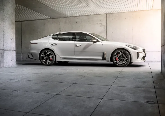 KIA Stinger хетчбек — 8