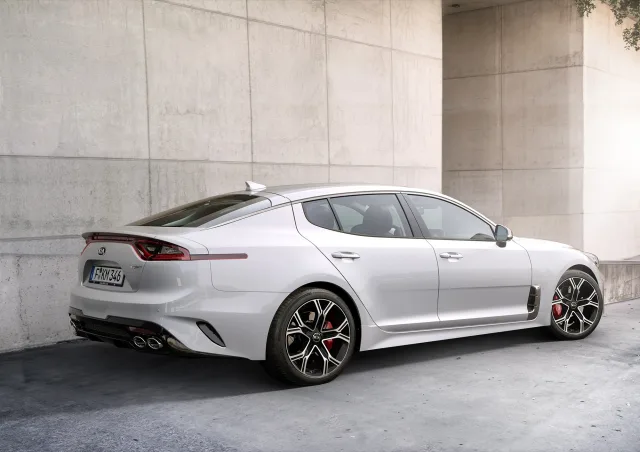 KIA Stinger хетчбек — 10