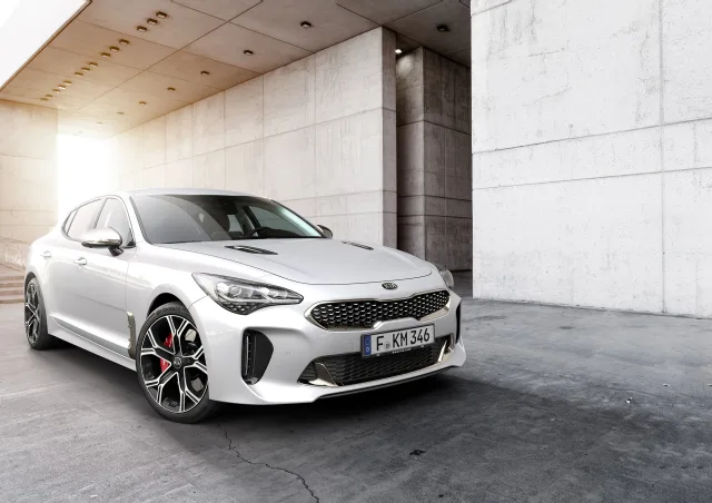 KIA Stinger хетчбек — 11