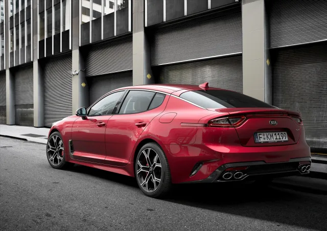 KIA Stinger хетчбек — 12