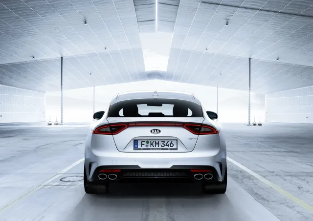 KIA Stinger хетчбек — 16
