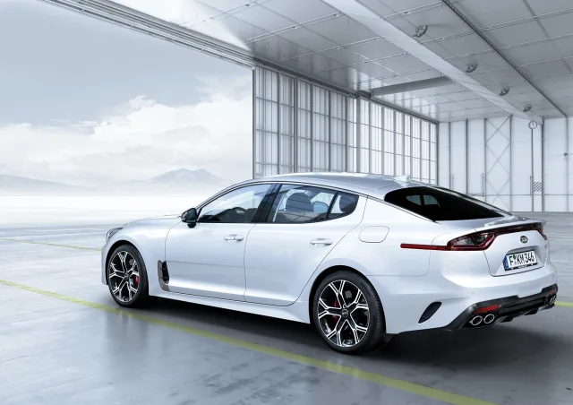 KIA Stinger хетчбек — 18