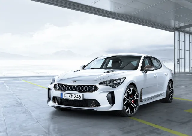 KIA Stinger хетчбек — 23