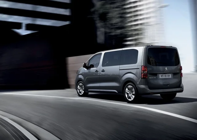 Peugeot Traveller мінівен — 4