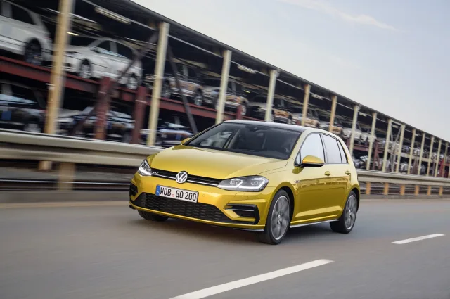 Volkswagen Golf VII 1.4 TSI AT Team — 2
