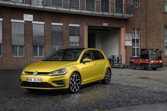 Volkswagen Golf VII 1.4 TSI AT Team — 7