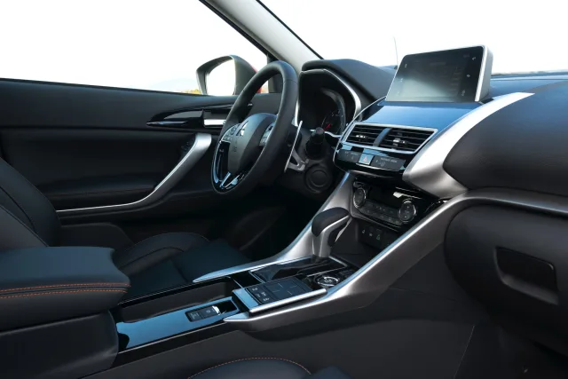 Mitsubishi Eclipse Cross 2017 кросовер — 12