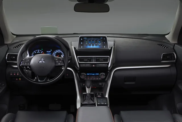 Mitsubishi Eclipse Cross 2017 кросовер — 13