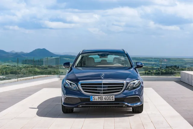 Mercedes-Benz E-Class Wagon 200d AT — 3