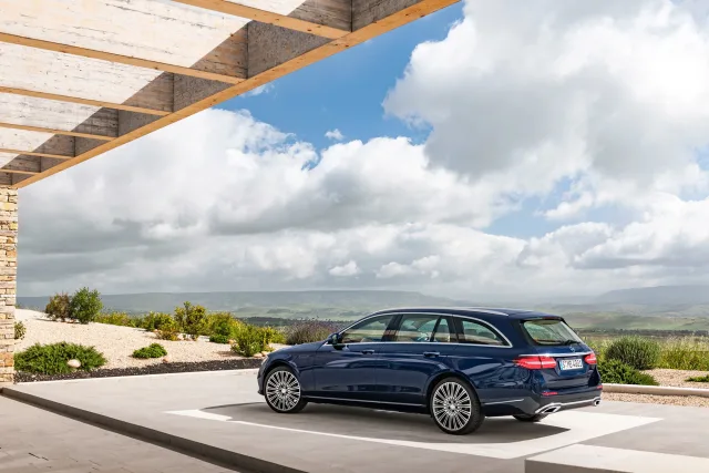 Mercedes-Benz E-Class Wagon 200d AT — 13