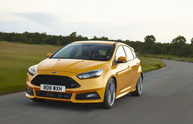 Ford Focus ST 2014 хетчбек — 3