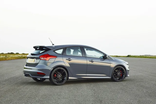Ford Focus ST 2014 хетчбек — 9