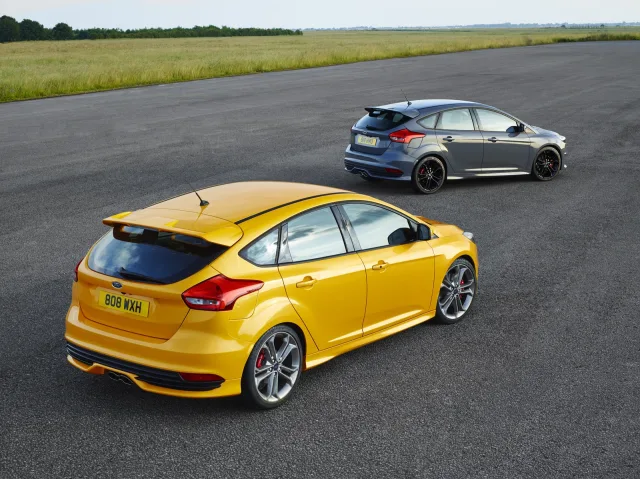 Ford Focus ST 2014 хетчбек — 11