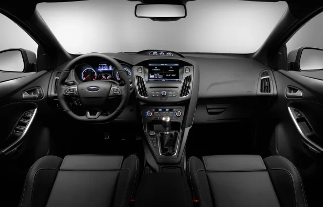Ford Focus ST 2014 хетчбек — 13