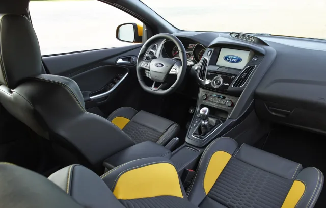 Ford Focus ST 2014 хетчбек — 14