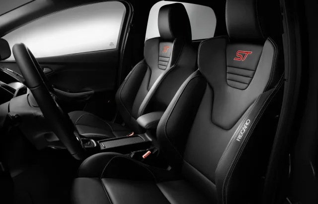 Ford Focus ST 2014 хетчбек — 16