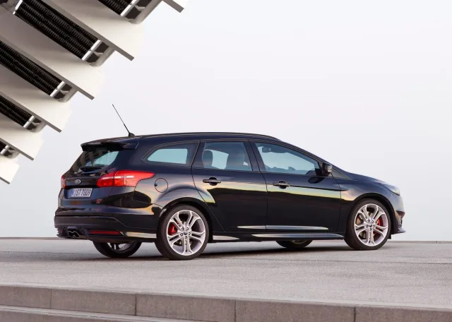 Ford Focus ST Estate 2014 station wagon — 2