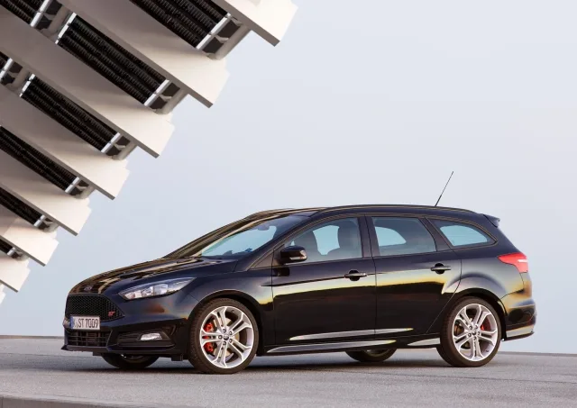 Ford Focus ST Estate 2014 station wagon — 3