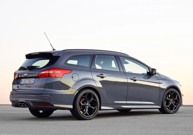 Ford Focus ST Estate 2014 station wagon — 4