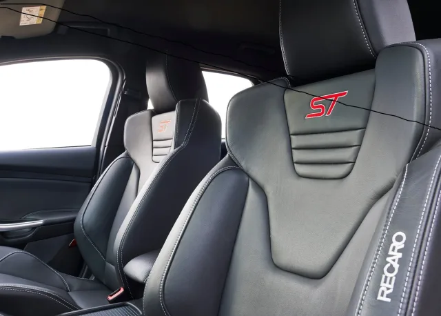 Ford Focus ST Estate 2014 station wagon — 10