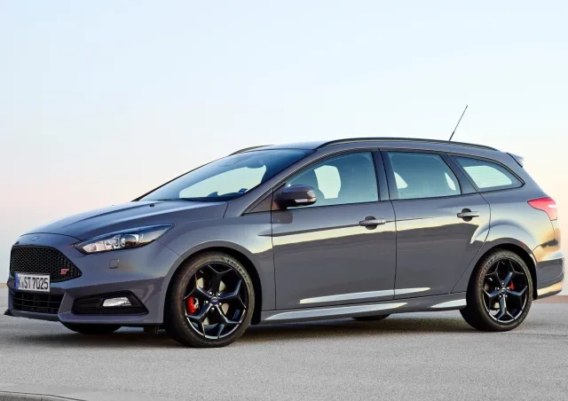 Ford Focus ST Estate 2014 station wagon — 7