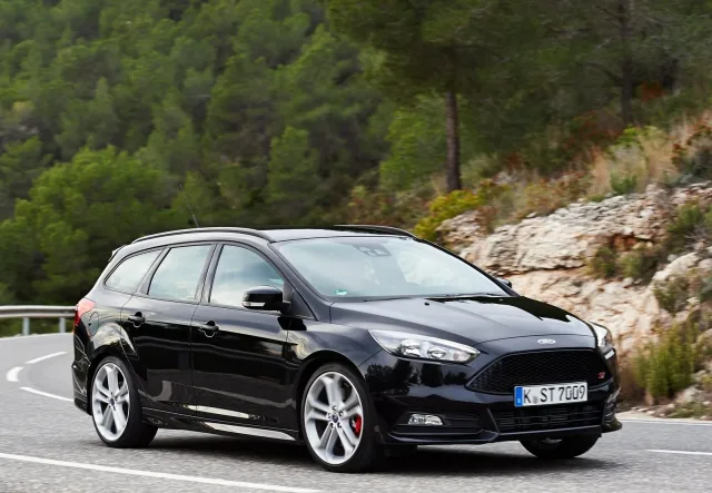 Ford Focus ST Estate 2014 station wagon — 8