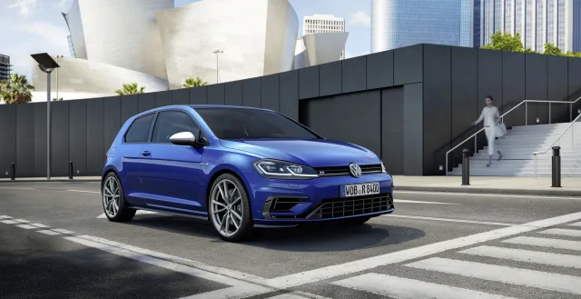 Volkswagen Golf R 2017 (Фольксваген Гольф Р) хэтчбек — 4