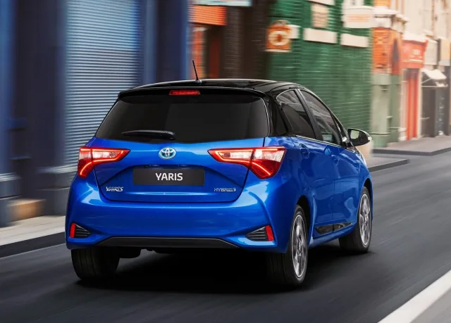 Toyota Yaris 2017 hatchback — 8