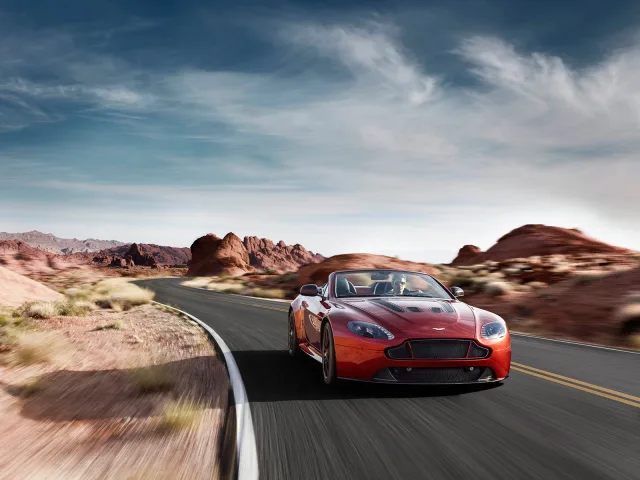 Aston Martin V12 Vantage Roadster (Астон Мартин Вантаж Родстер) спорткар — 4