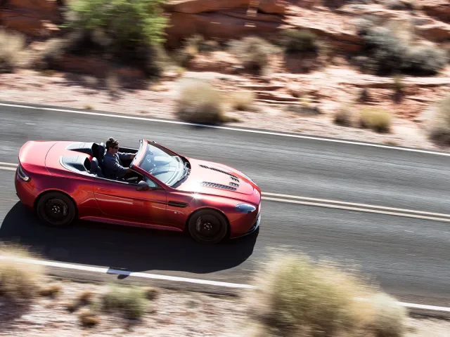 Aston Martin V12 Vantage Roadster (Астон Мартин Вантаж Родстер) спорткар — 5