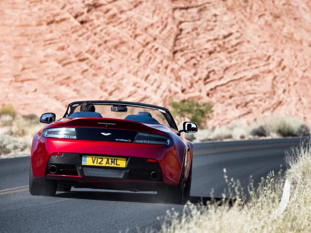 Aston Martin V12 Vantage Roadster (Астон Мартин Вантаж Родстер) спорткар — 6